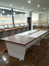 圖渝聚辦公家具廠 一站式專業(yè)定制，打造高效舒適的辦公空間